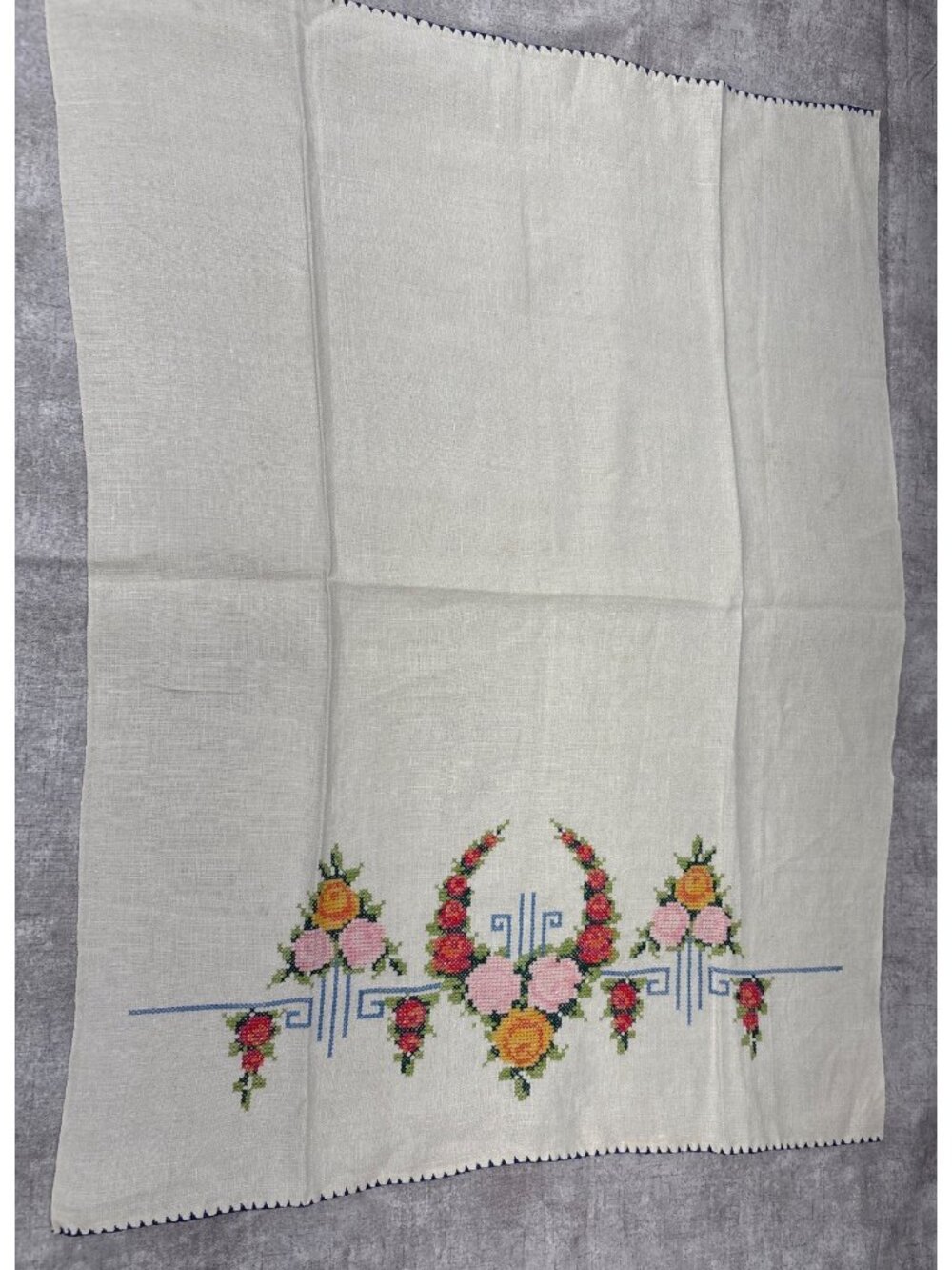 Embroidered Floral Linen Finger Towel Handmade 19" x 14" Delicate Stitching Vtg - Picture 6 of 10